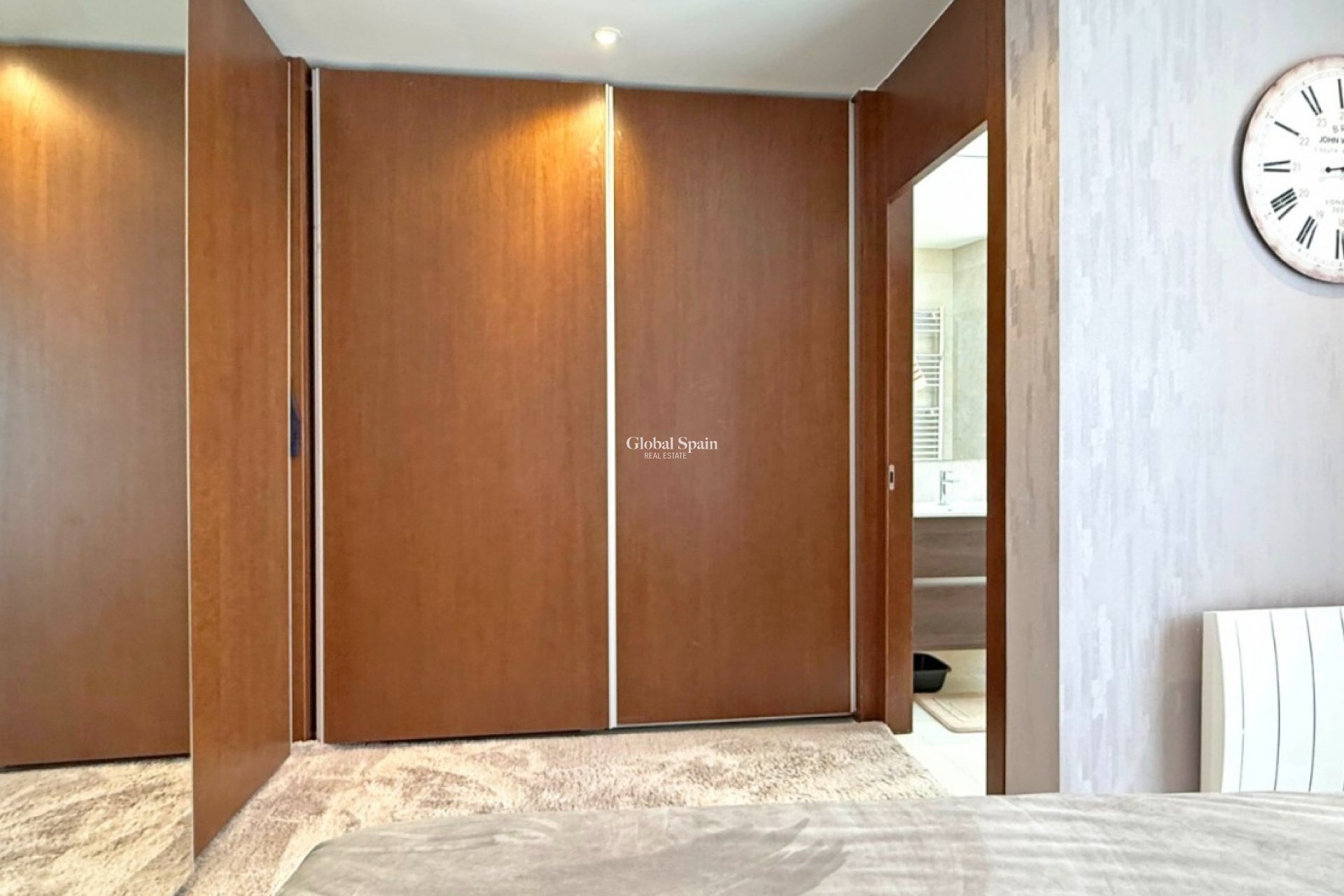 Resale - VILLA -
ORIHUELA COSTA - VILLAMARTÍN