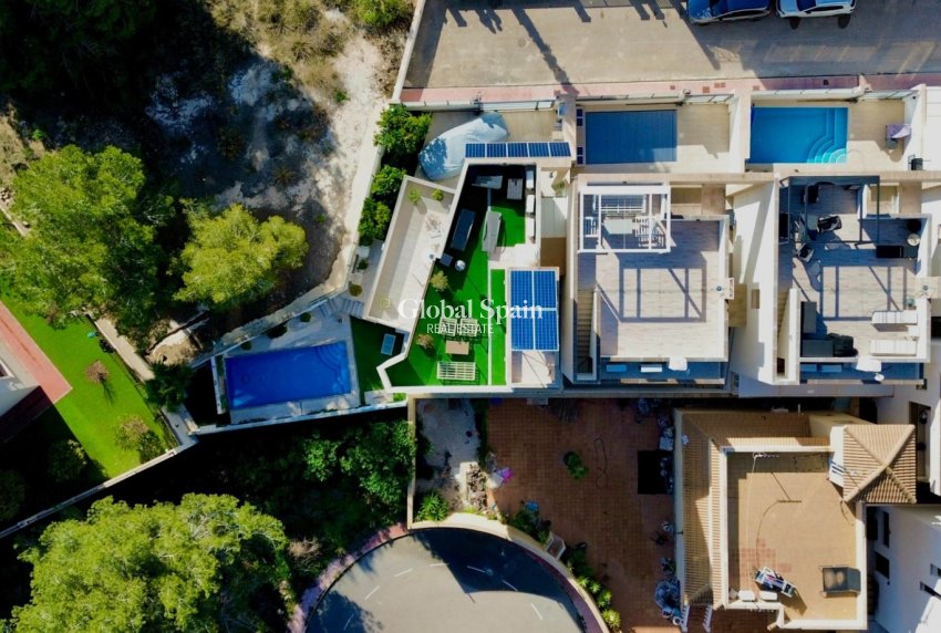 Resale - VILLA -
ORIHUELA COSTA - VILLAMARTÍN