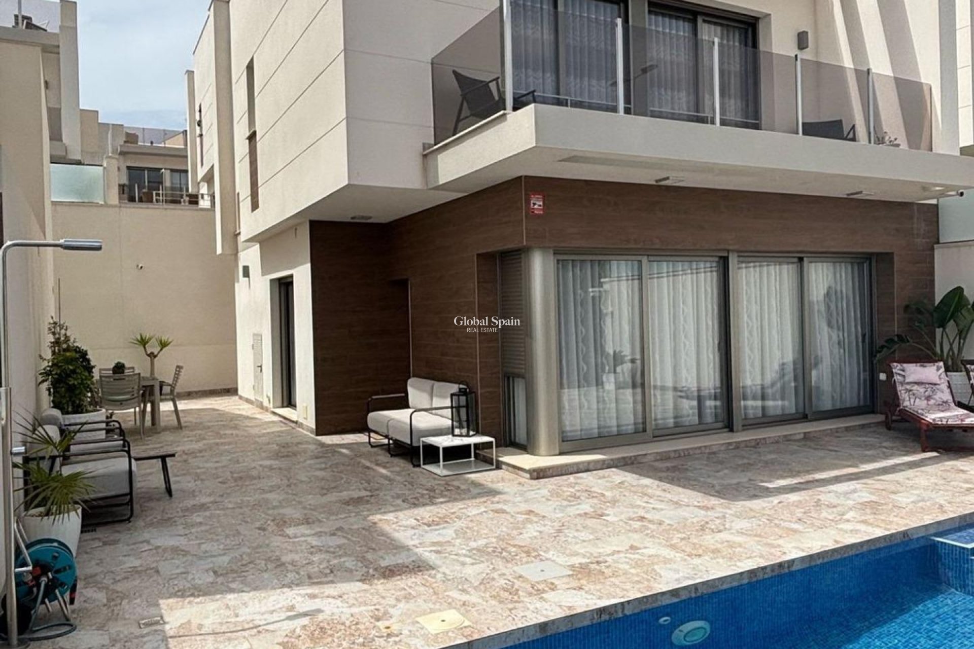 Resale - VILLA -
ORIHUELA COSTA - VILLAMARTÍN