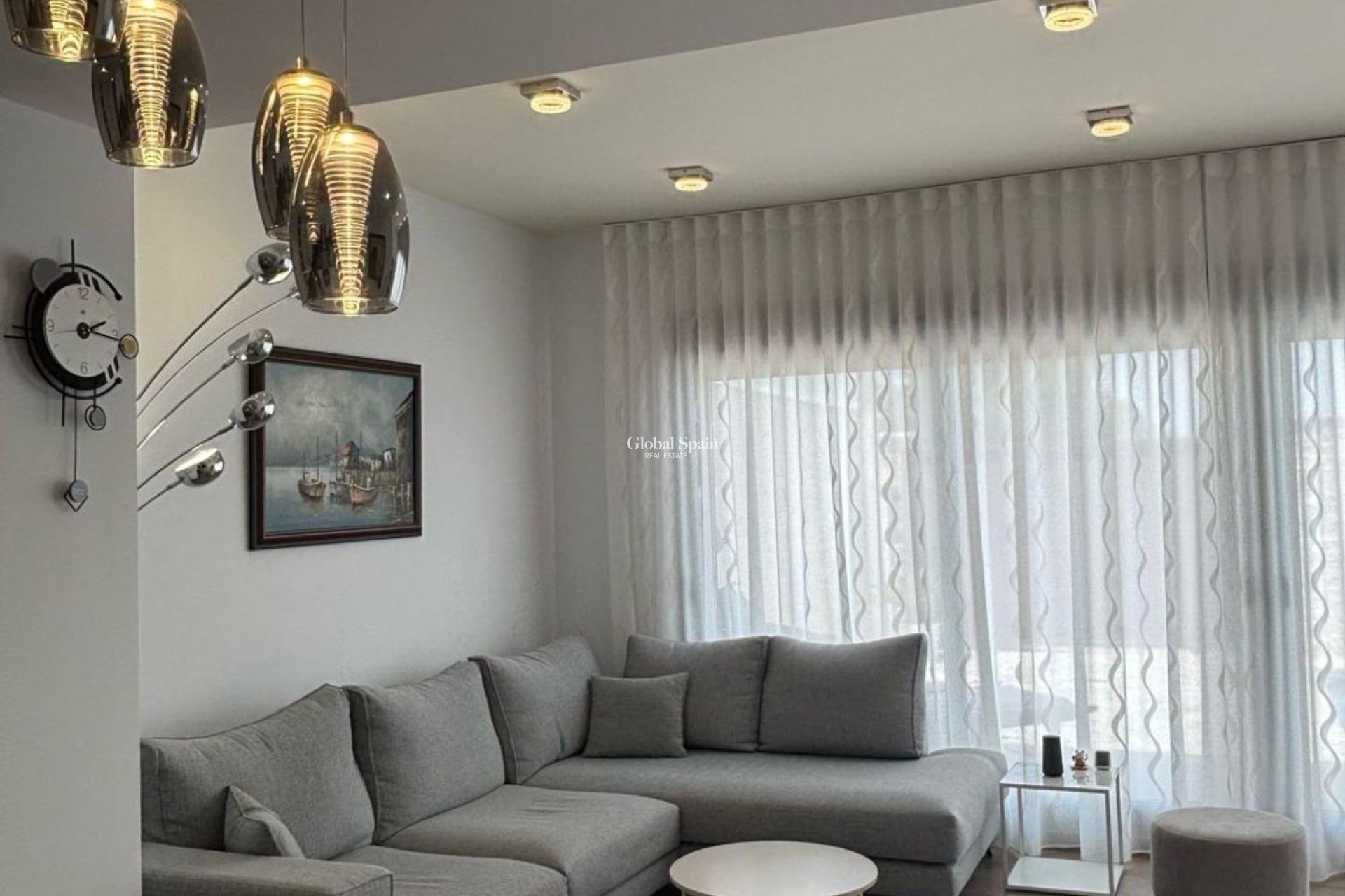 Resale - VILLA -
ORIHUELA COSTA - VILLAMARTÍN