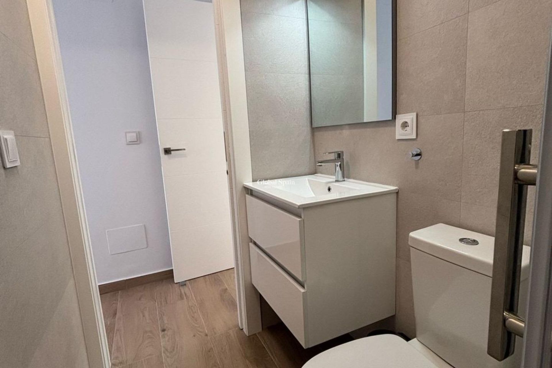 Resale - VILLA -
ORIHUELA COSTA - VILLAMARTÍN