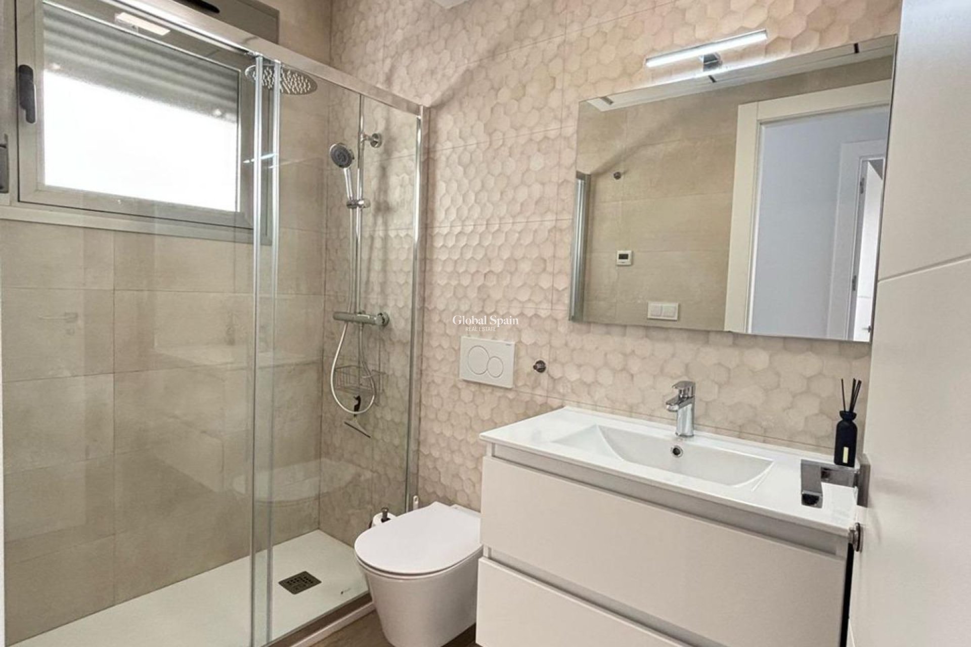 Resale - VILLA -
ORIHUELA COSTA - VILLAMARTÍN