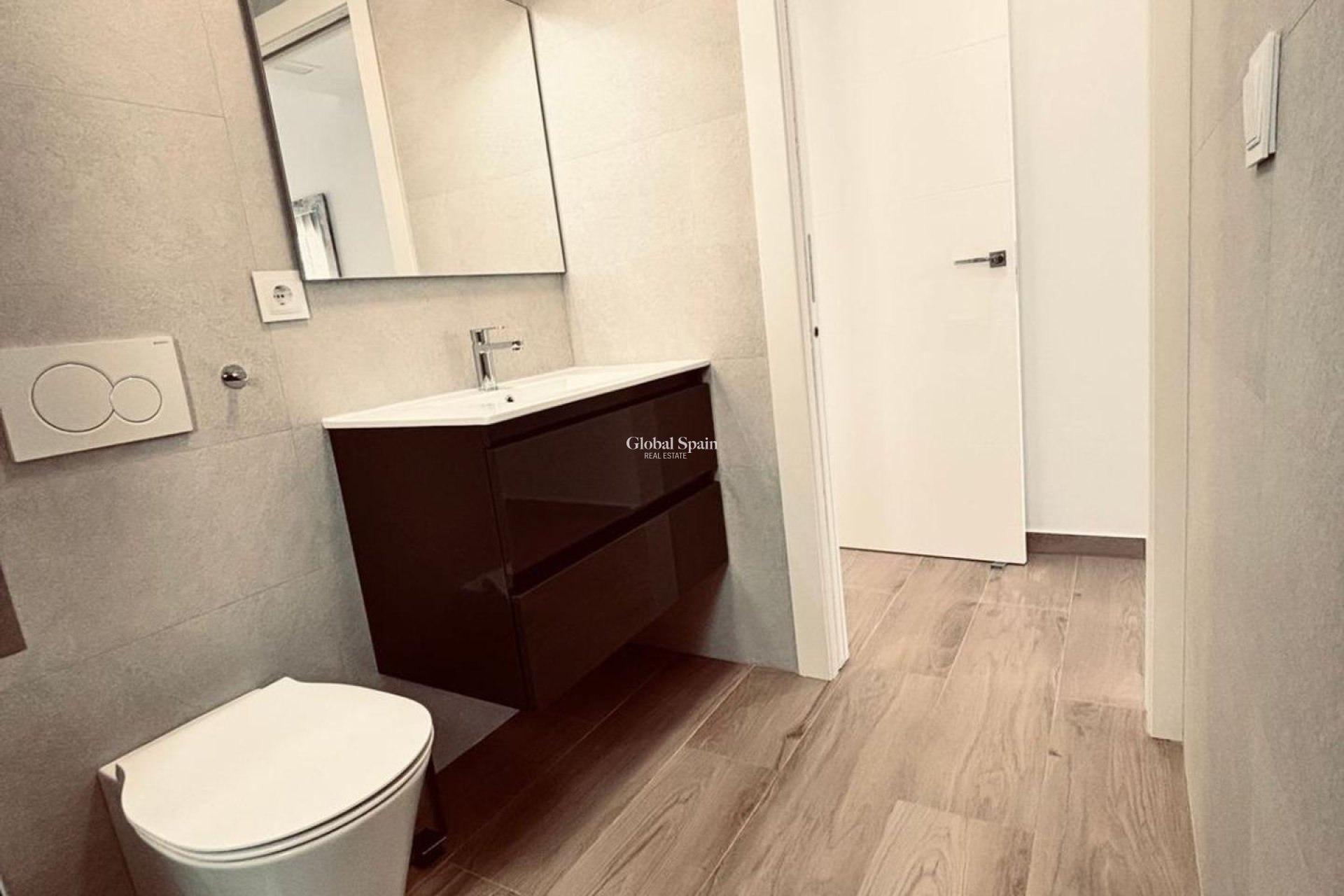 Resale - VILLA -
ORIHUELA COSTA - VILLAMARTÍN