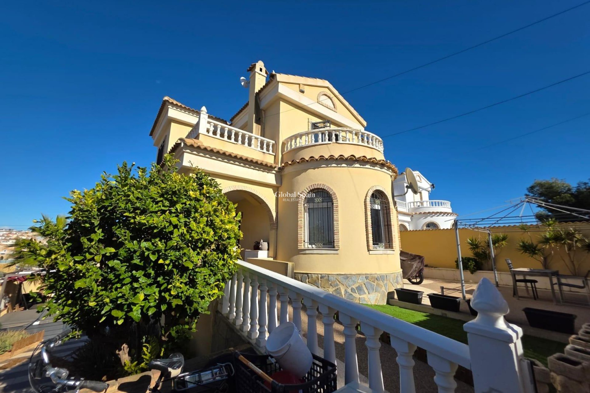 Resale - VILLA -
ORIHUELA COSTA - VILLAMARTÍN
