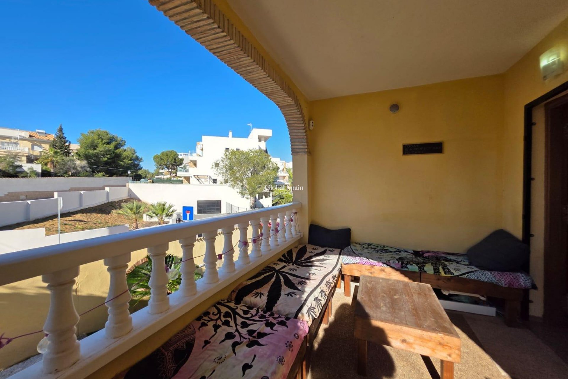 Resale - VILLA -
ORIHUELA COSTA - VILLAMARTÍN