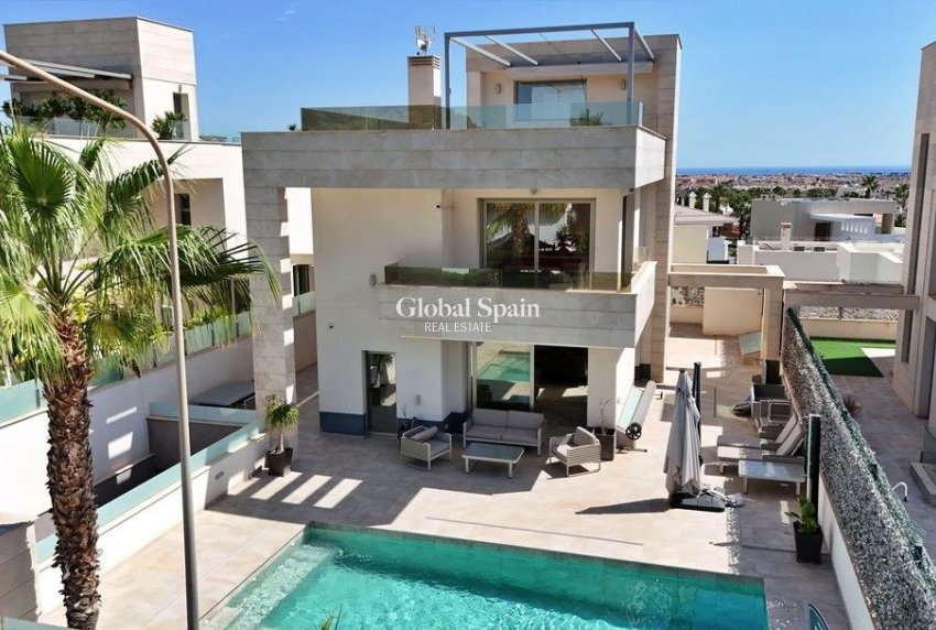 Resale - VILLA -
ORIHUELA COSTA - VILLAMARTÍN