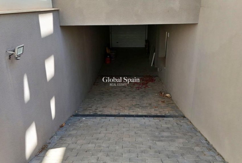 Resale - VILLA -
ORIHUELA COSTA - VILLAMARTÍN