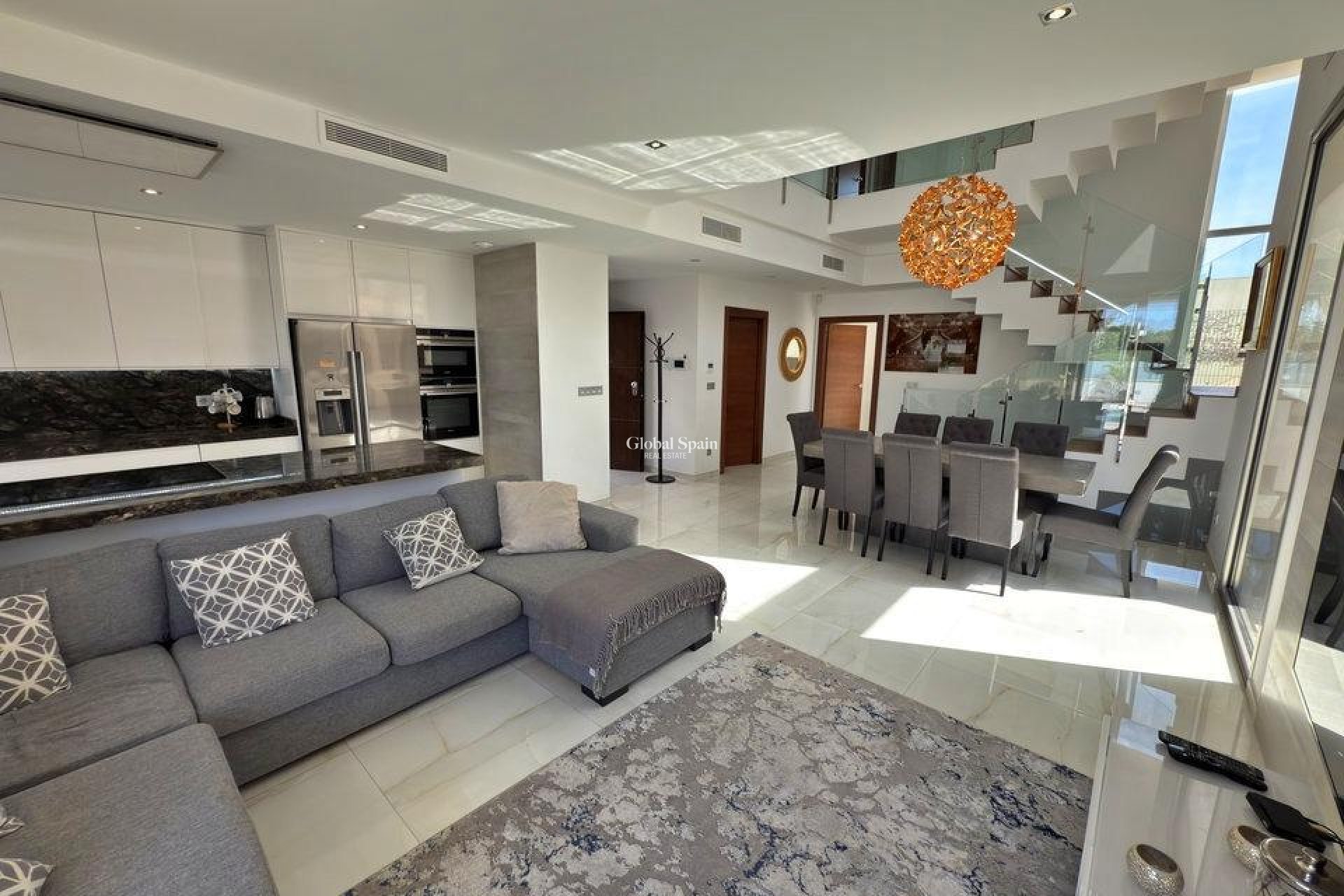 Resale - VILLA -
ORIHUELA COSTA - VILLAMARTÍN