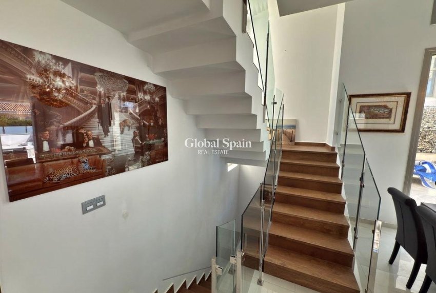 Resale - VILLA -
ORIHUELA COSTA - VILLAMARTÍN