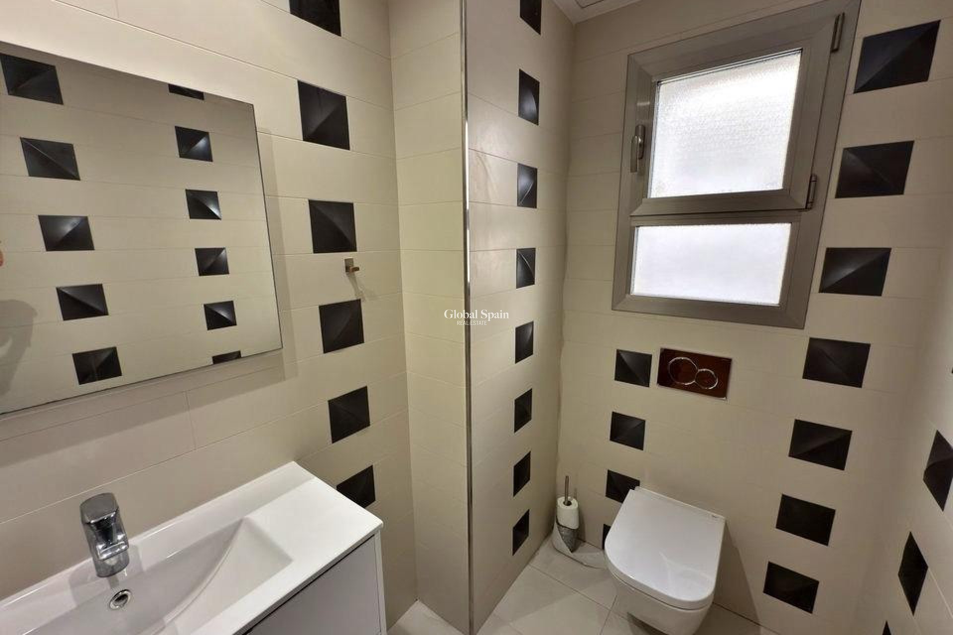 Resale - VILLA -
ORIHUELA COSTA - VILLAMARTÍN