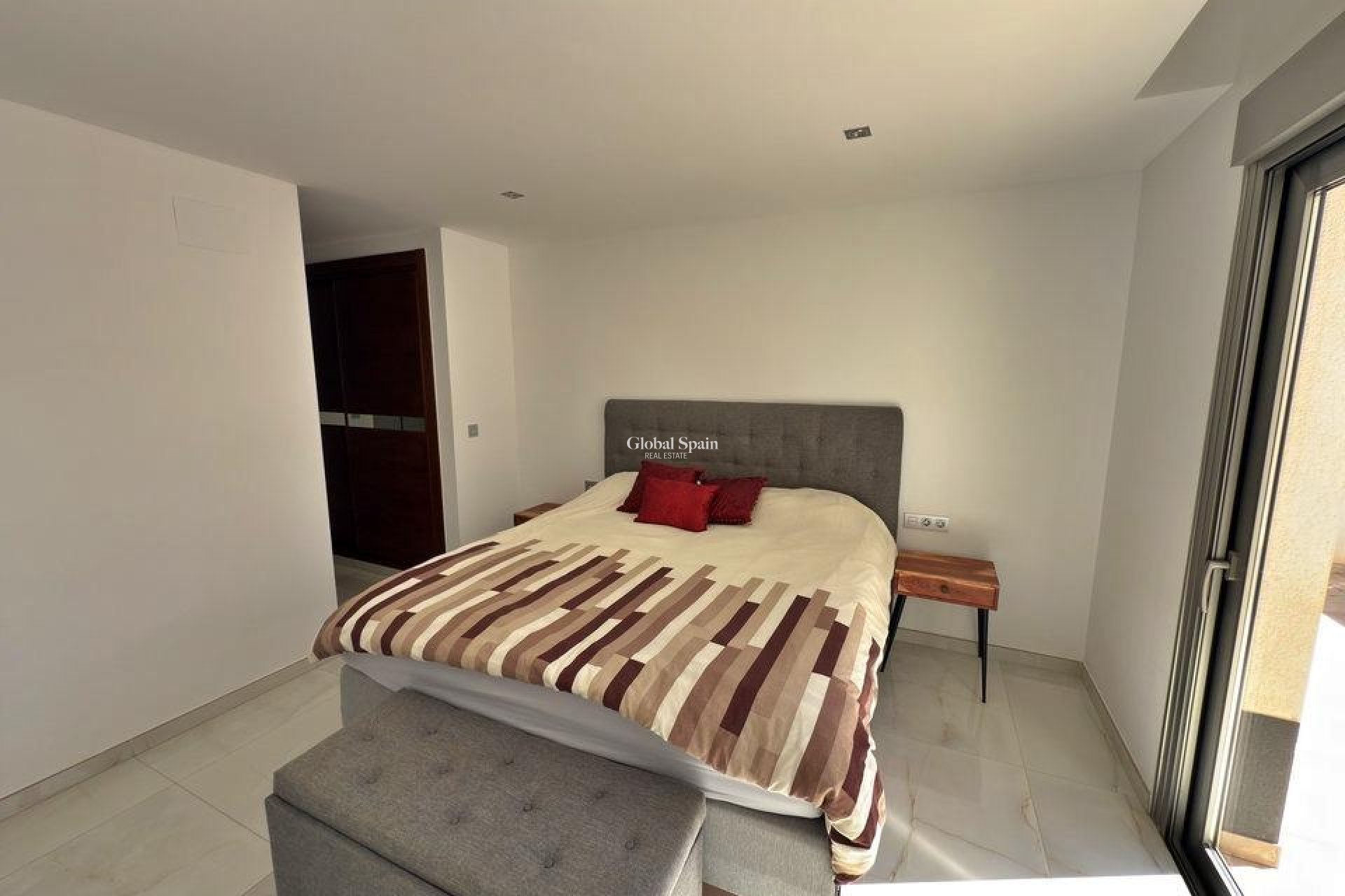 Resale - VILLA -
ORIHUELA COSTA - VILLAMARTÍN