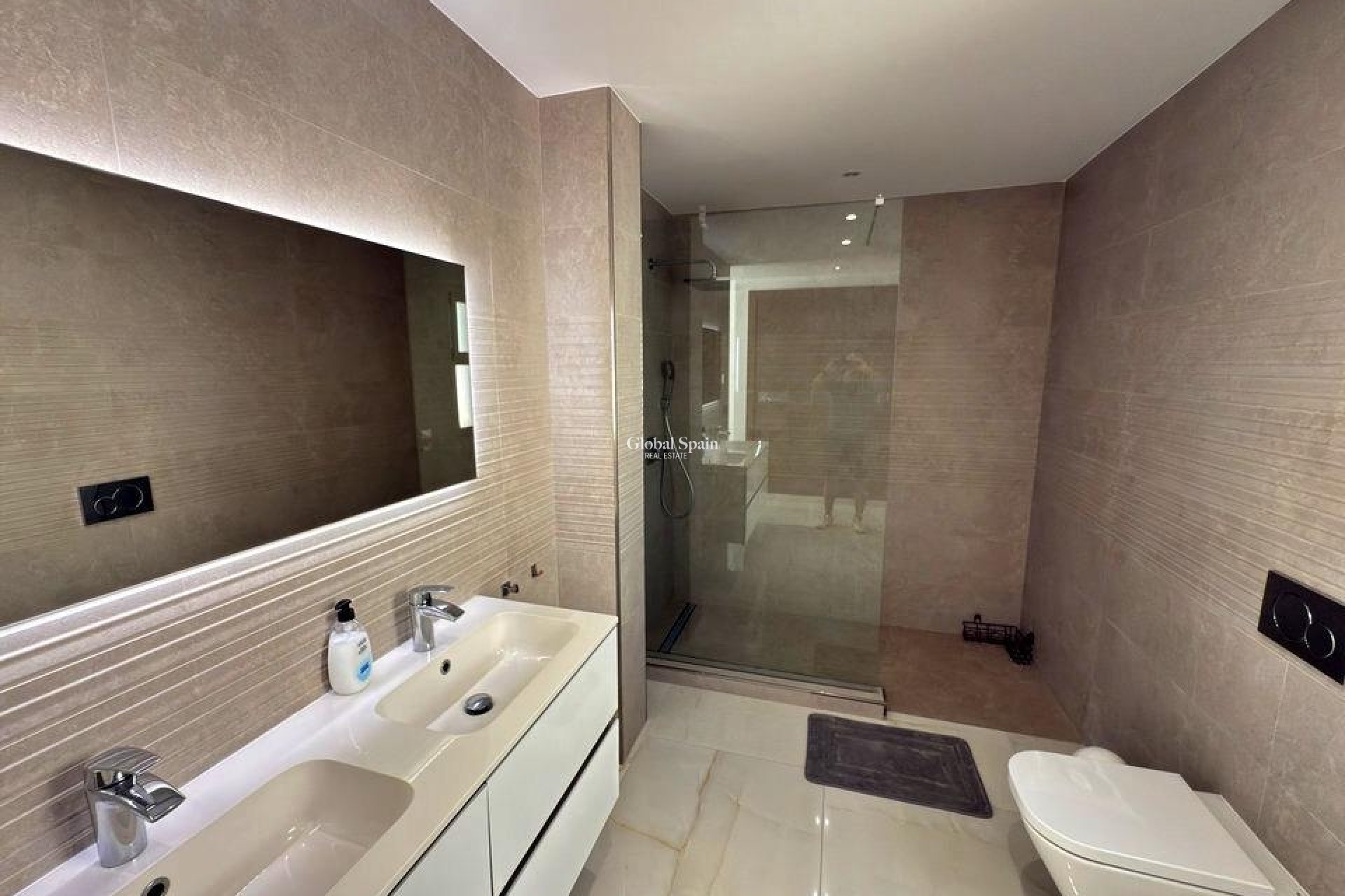 Resale - VILLA -
ORIHUELA COSTA - VILLAMARTÍN