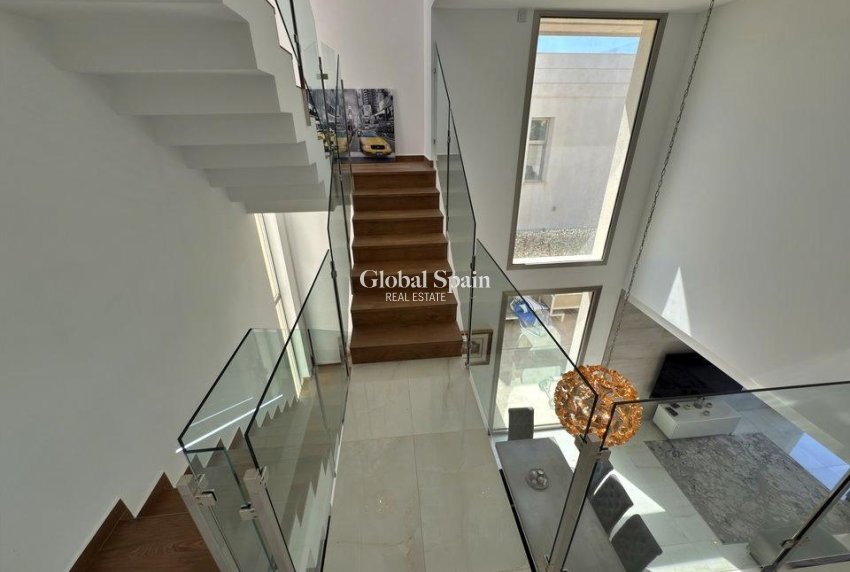 Resale - VILLA -
ORIHUELA COSTA - VILLAMARTÍN