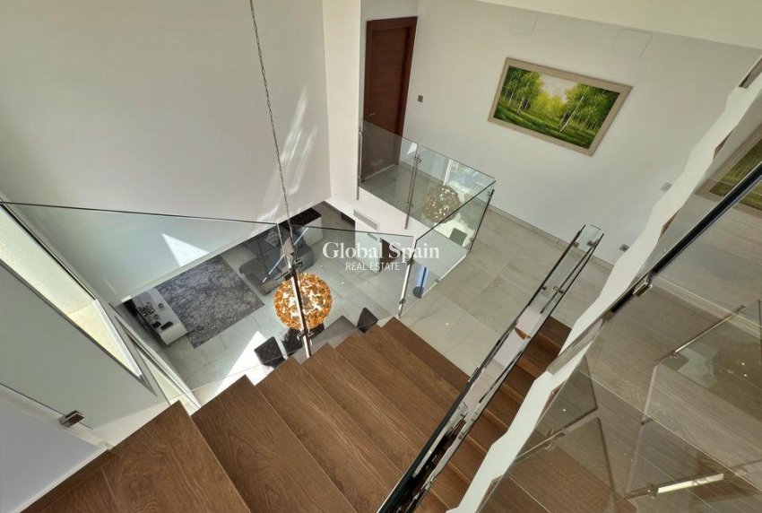 Resale - VILLA -
ORIHUELA COSTA - VILLAMARTÍN