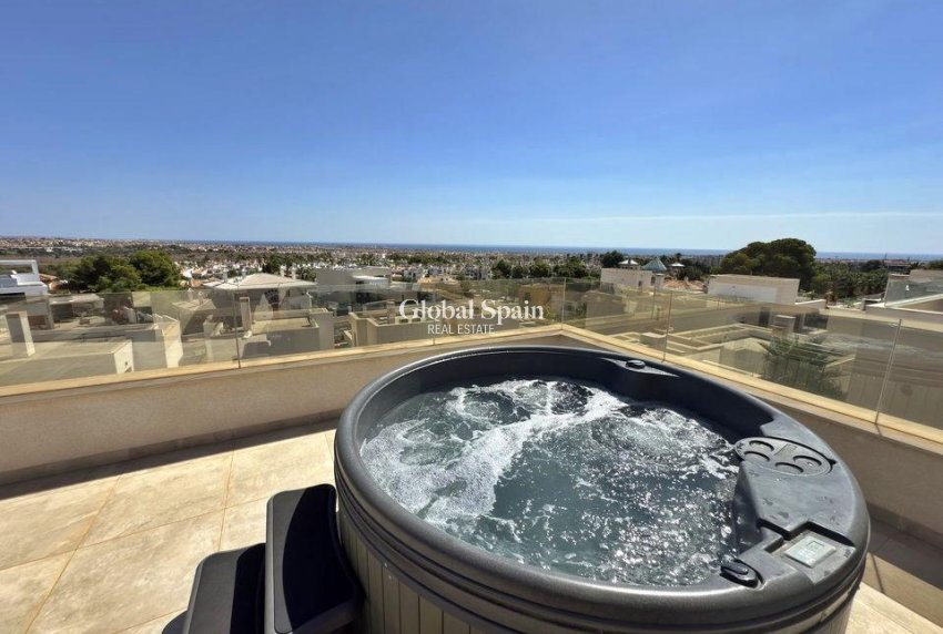 Resale - VILLA -
ORIHUELA COSTA - VILLAMARTÍN