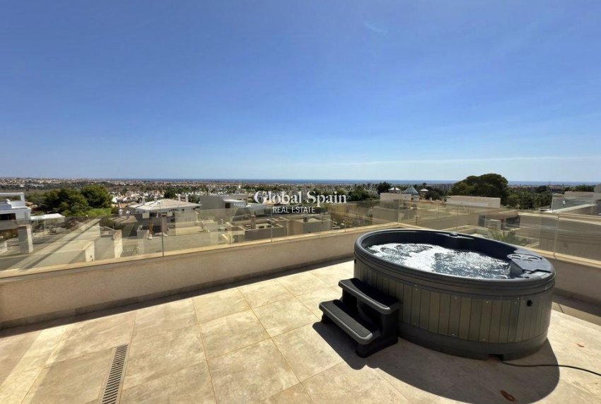 Resale - VILLA -
ORIHUELA COSTA - VILLAMARTÍN