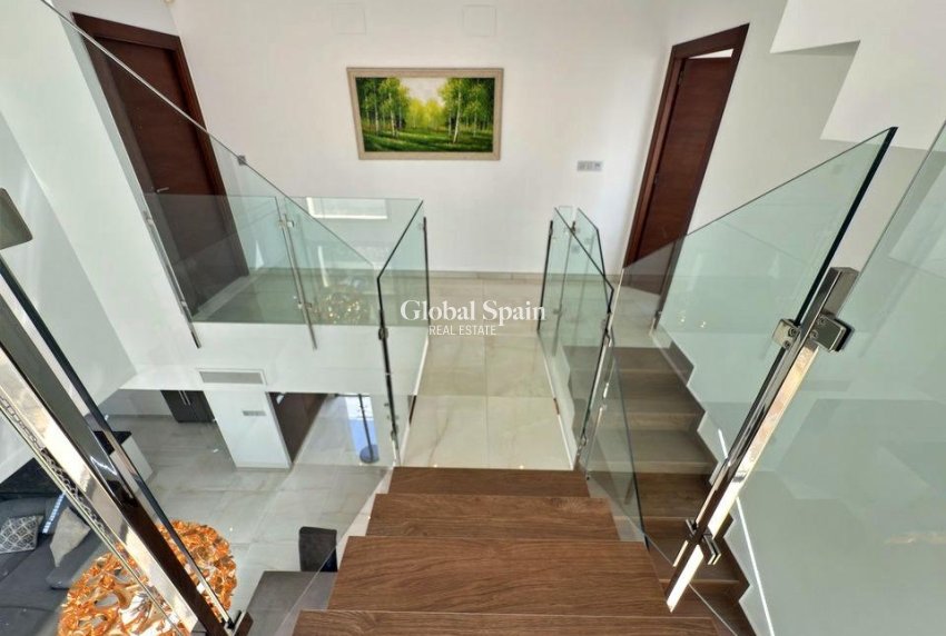 Resale - VILLA -
ORIHUELA COSTA - VILLAMARTÍN