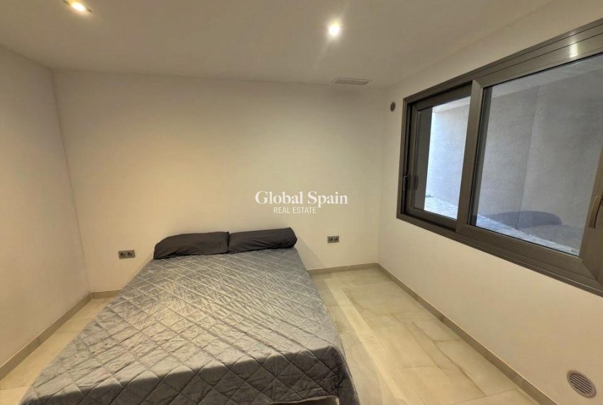 Resale - VILLA -
ORIHUELA COSTA - VILLAMARTÍN