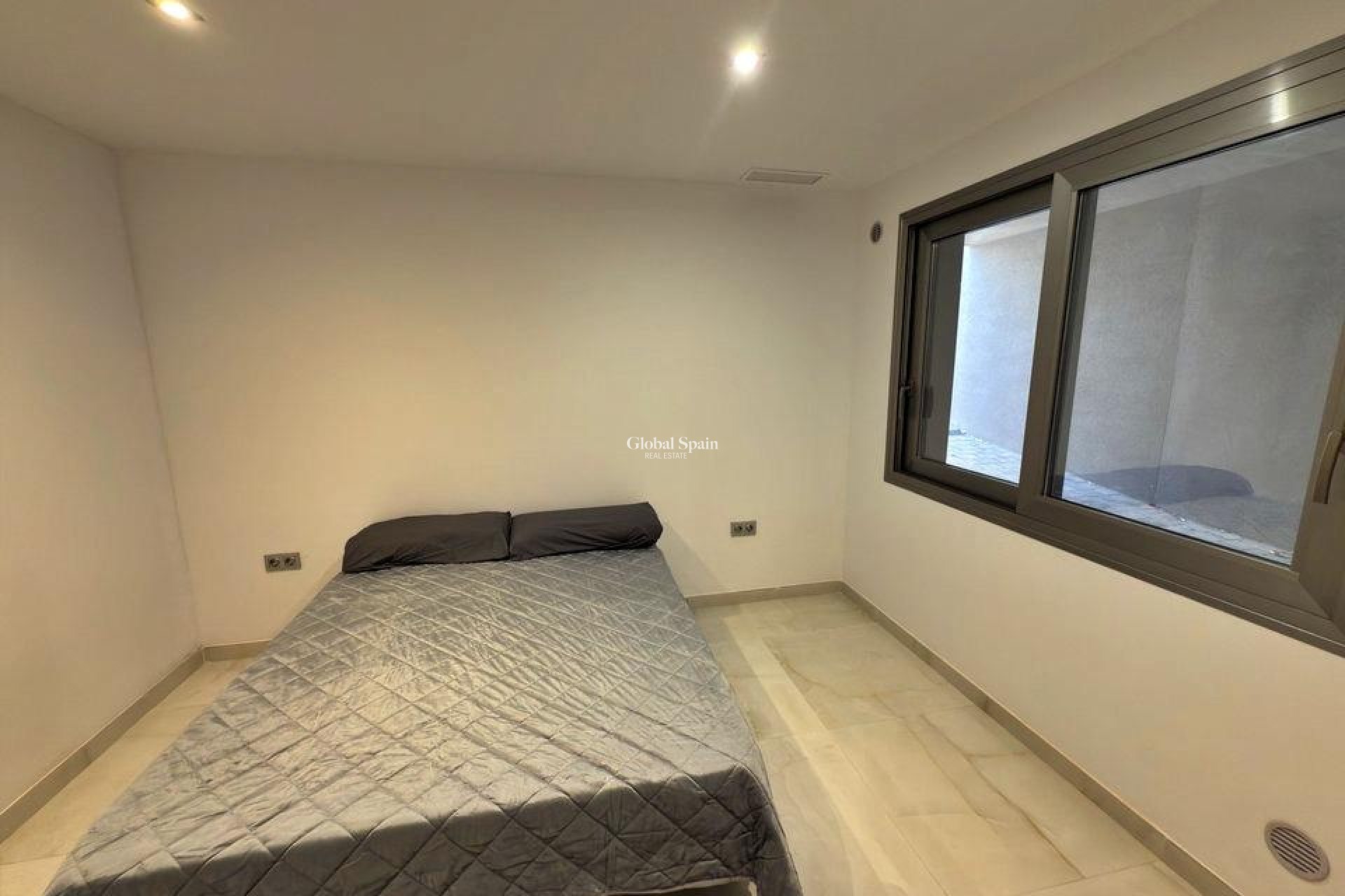 Resale - VILLA -
ORIHUELA COSTA - VILLAMARTÍN