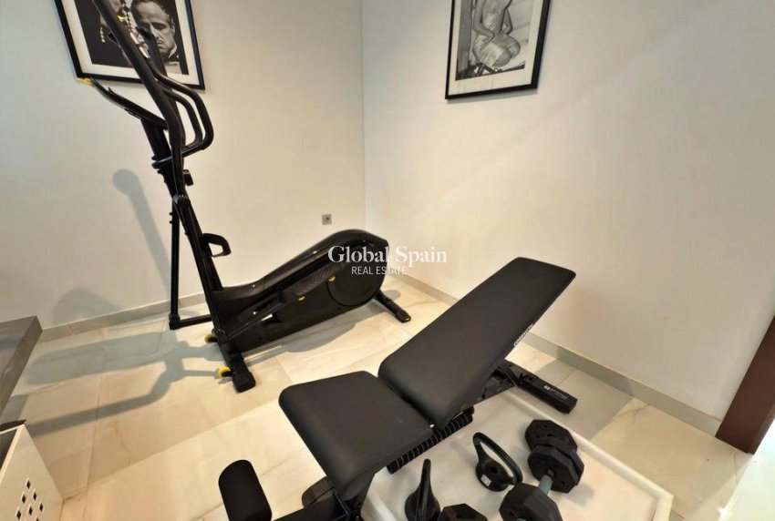 Resale - VILLA -
ORIHUELA COSTA - VILLAMARTÍN