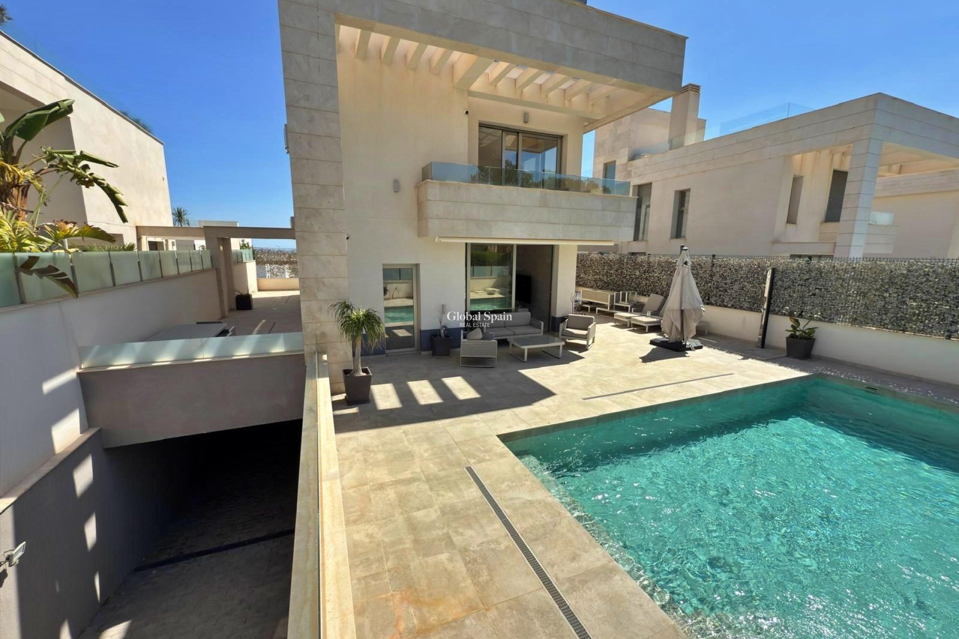 Resale - VILLA -
ORIHUELA COSTA - VILLAMARTÍN