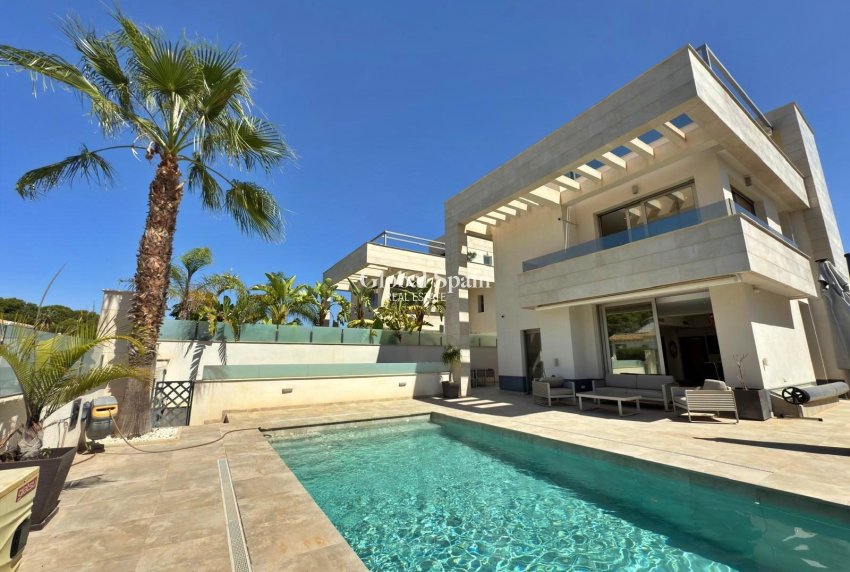 Resale - VILLA -
ORIHUELA COSTA - VILLAMARTÍN