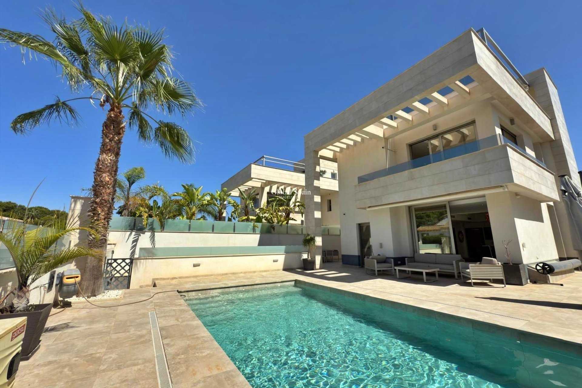 Resale - VILLA -
ORIHUELA COSTA - VILLAMARTÍN