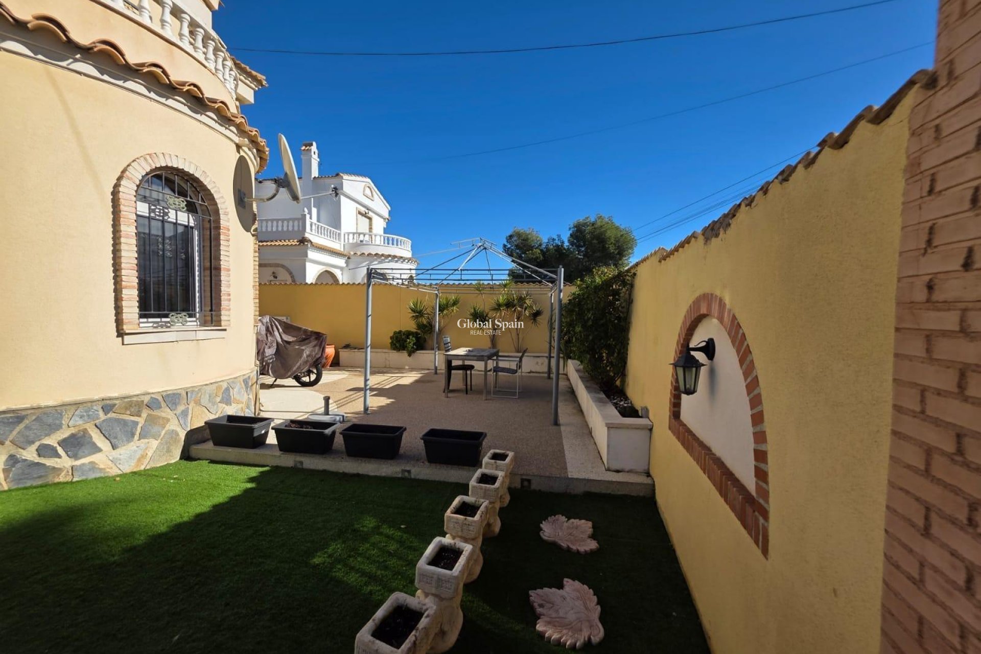 Resale - VILLA -
ORIHUELA COSTA - VILLAMARTÍN