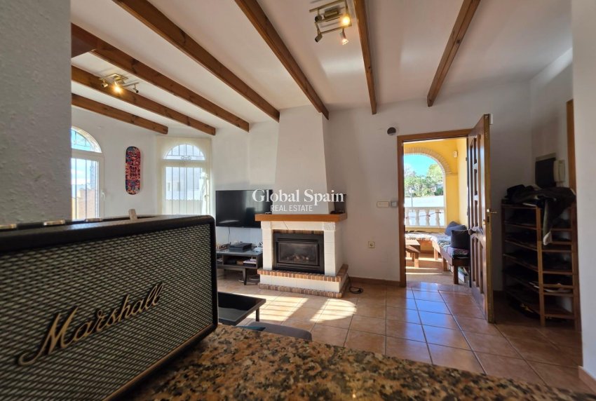 Resale - VILLA -
ORIHUELA COSTA - VILLAMARTÍN