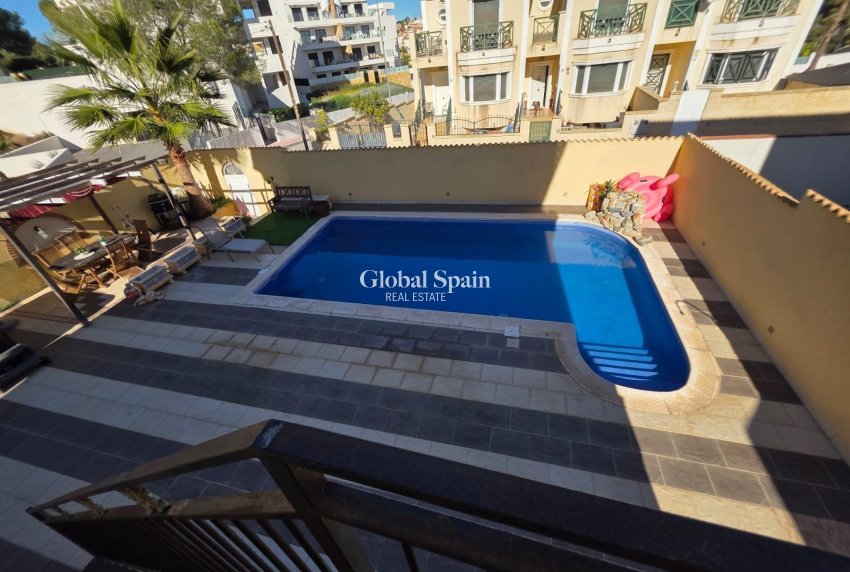 Resale - VILLA -
ORIHUELA COSTA - VILLAMARTÍN
