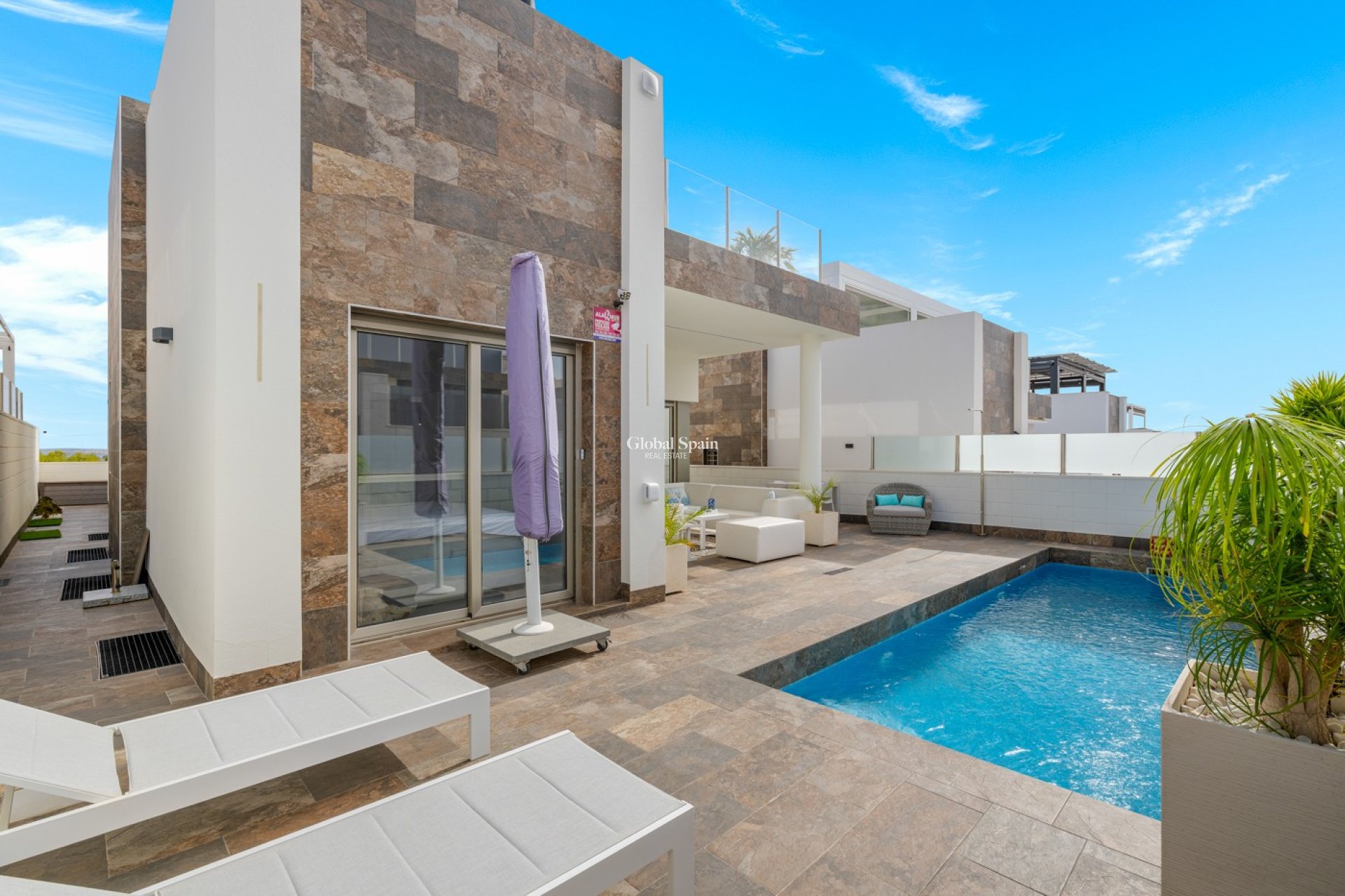 Resale - VILLA -
ORIHUELA COSTA - VILLAMARTÍN