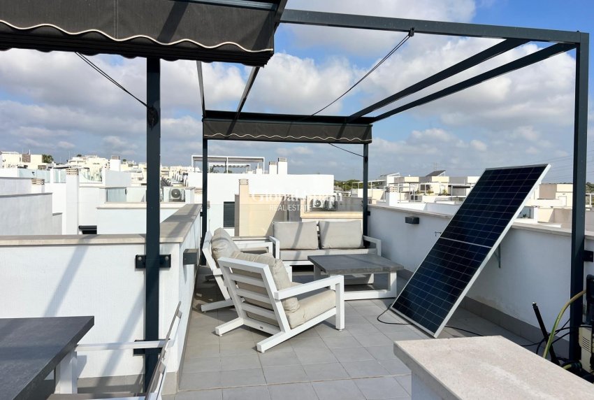 Resale - VILLA -
ORIHUELA COSTA - VILLAMARTÍN