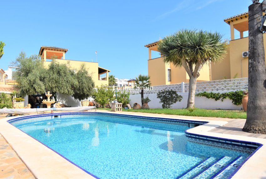 Resale - VILLA -
Orihuela Costa - Villamartin