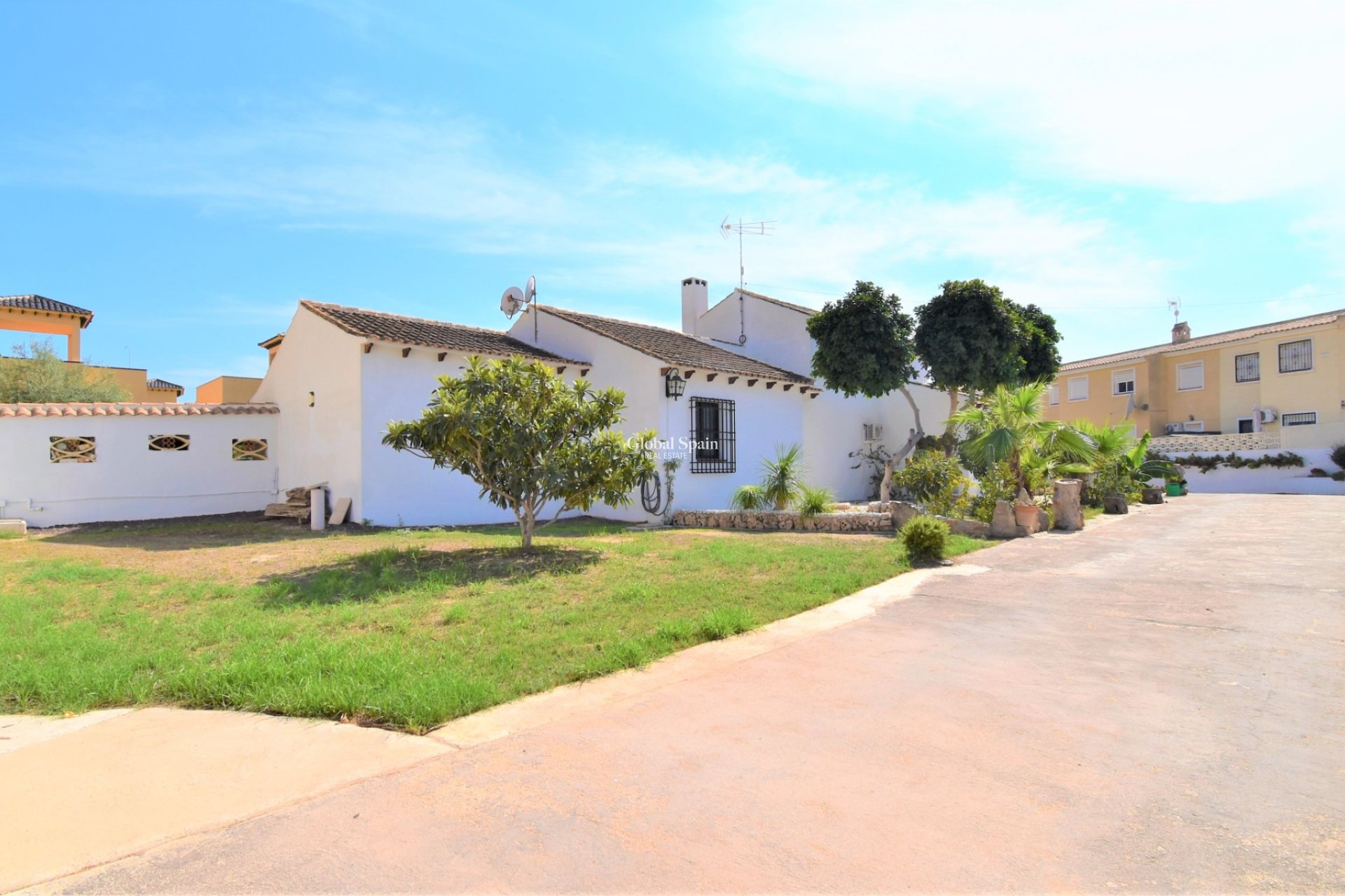 Resale - VILLA -
Orihuela Costa - Villamartin