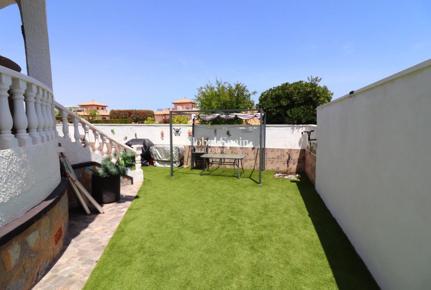 Resale - VILLA -
Orihuela Costa - Villamartin