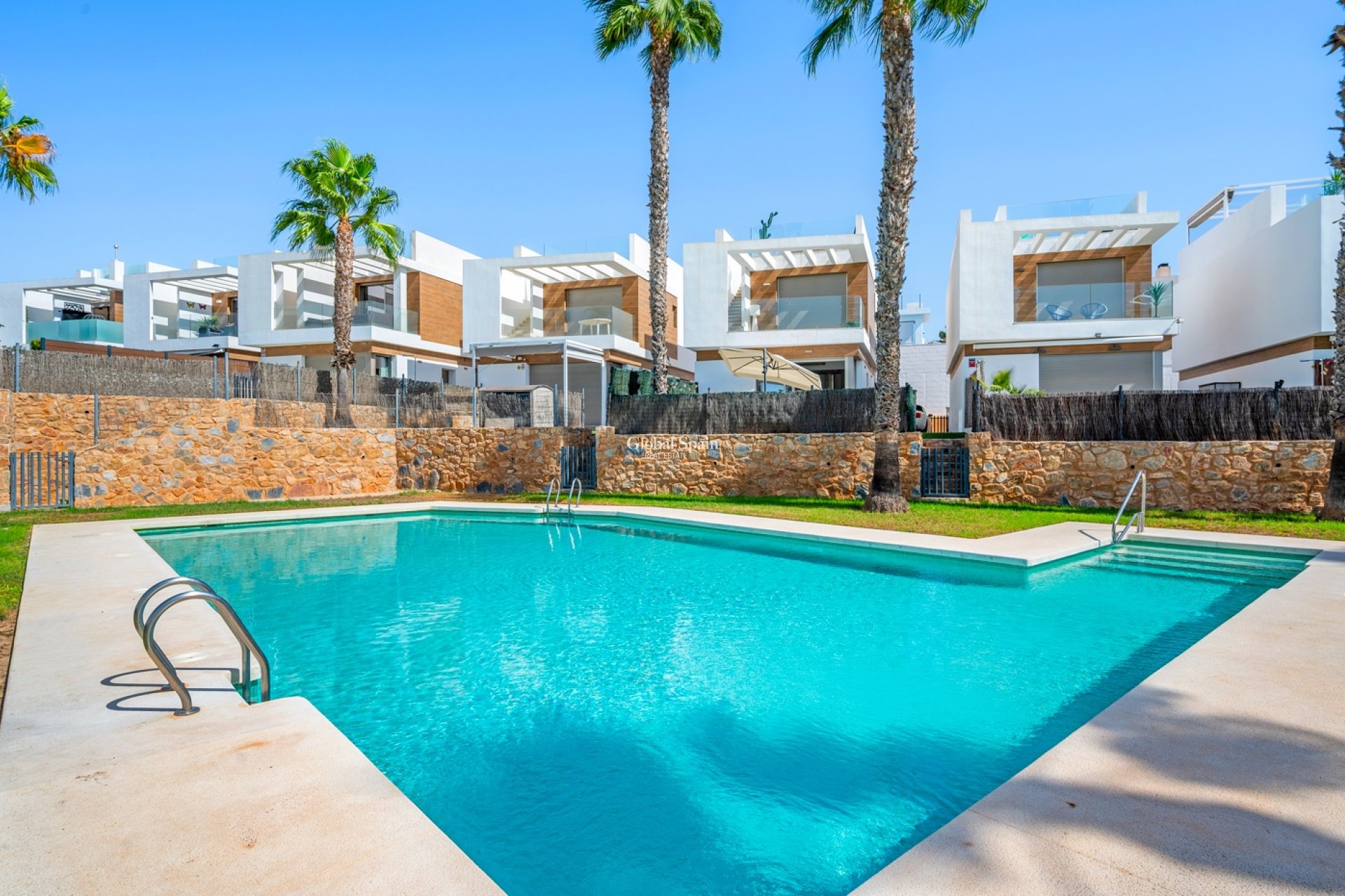 Resale - VILLA -
ORIHUELA COSTA - VILLAMARTÍN