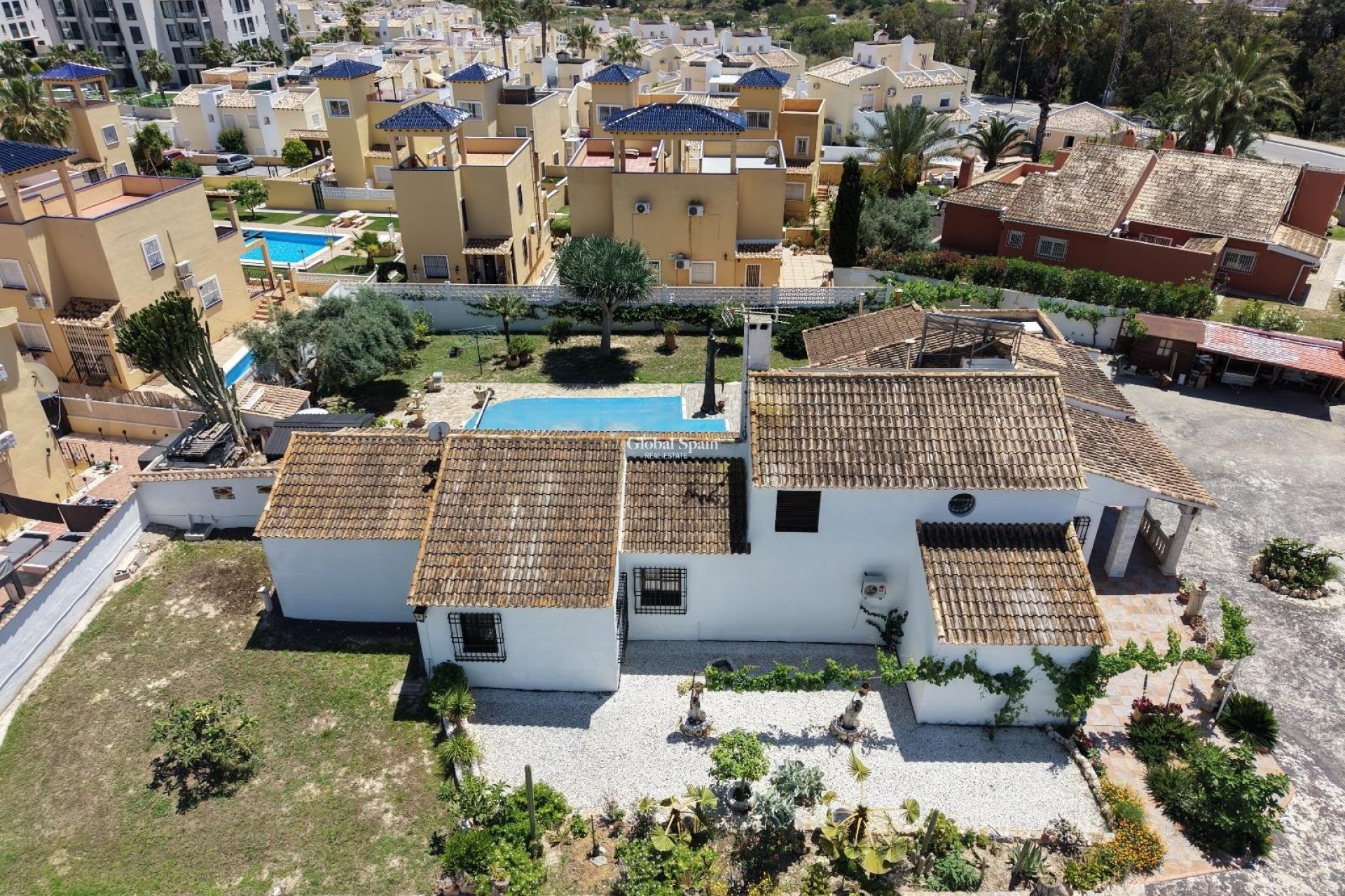 Resale - VILLA -
ORIHUELA COSTA - Villamartin