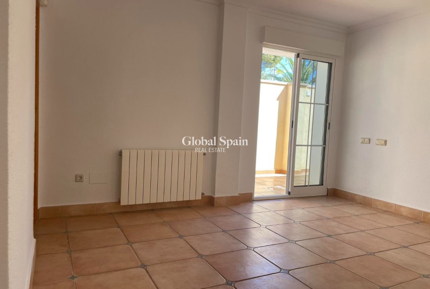 Resale - Villa -
ORIHUELA COSTA - VILLAMARTÍN