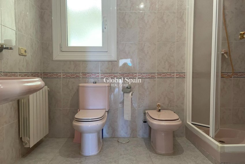 Resale - Villa -
ORIHUELA COSTA - VILLAMARTÍN