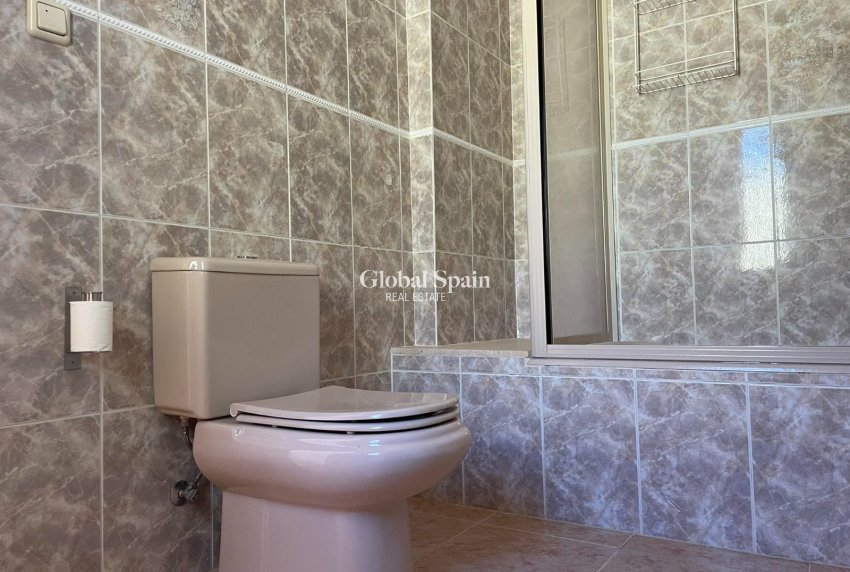 Resale - Villa -
ORIHUELA COSTA - VILLAMARTÍN