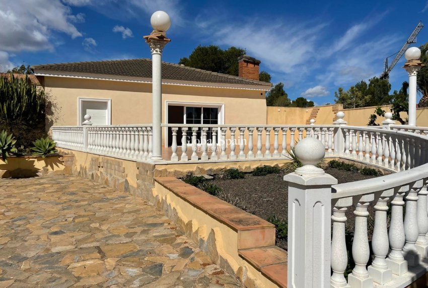 Resale - Villa -
ORIHUELA COSTA - VILLAMARTÍN