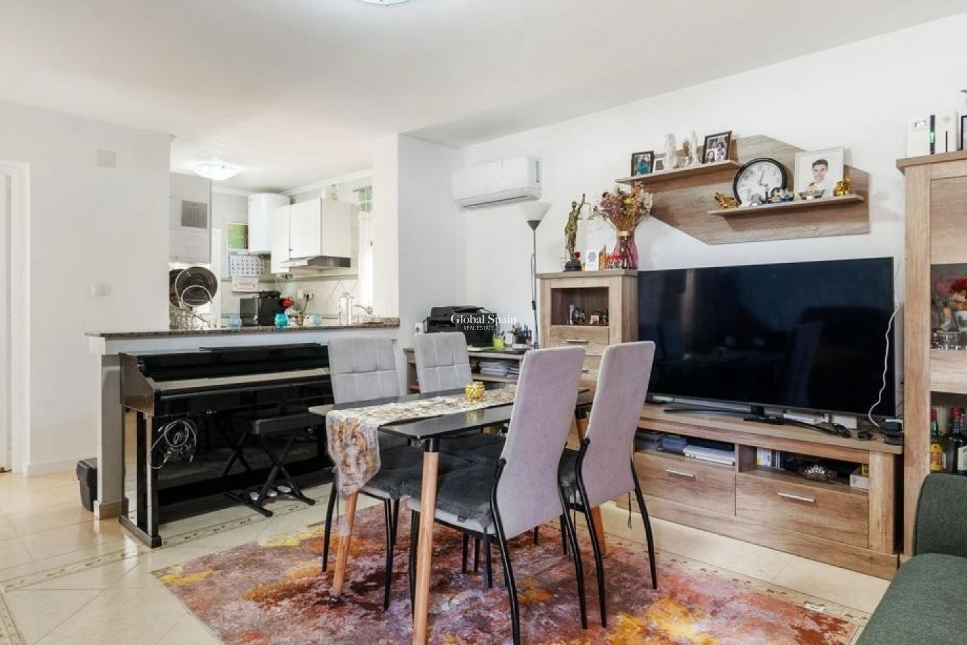 Resale - Villa -
ORIHUELA COSTA - VILLAMARTÍN