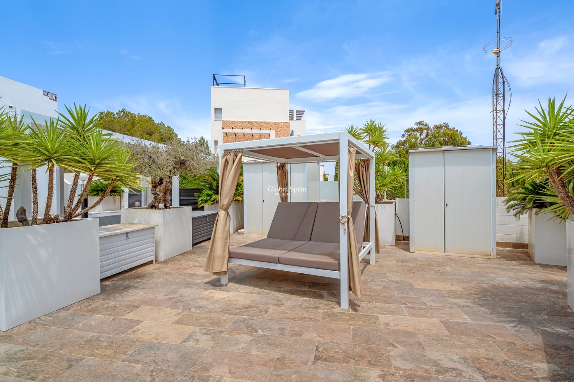 Resale - Villa -
ORIHUELA COSTA - VILLAMARTÍN