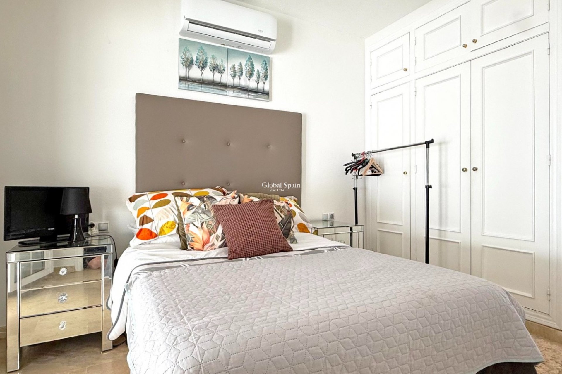 Resale - Villa -
ORIHUELA COSTA - VILLAMARTÍN