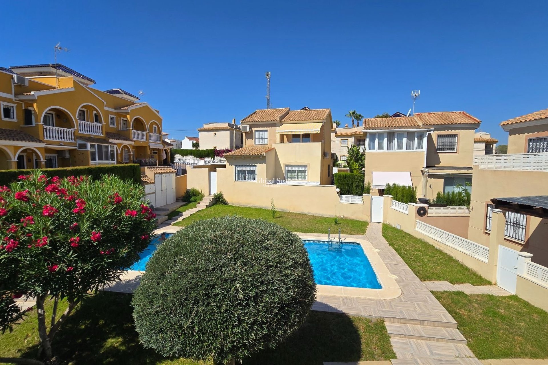 Resale - VILLA -
ORIHUELA - Inland