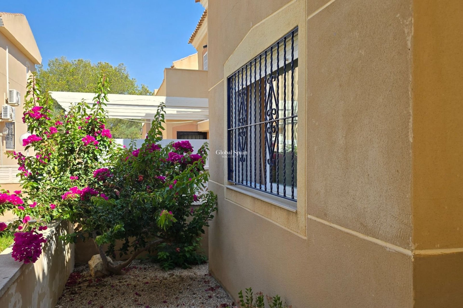Resale - VILLA -
ORIHUELA - Inland