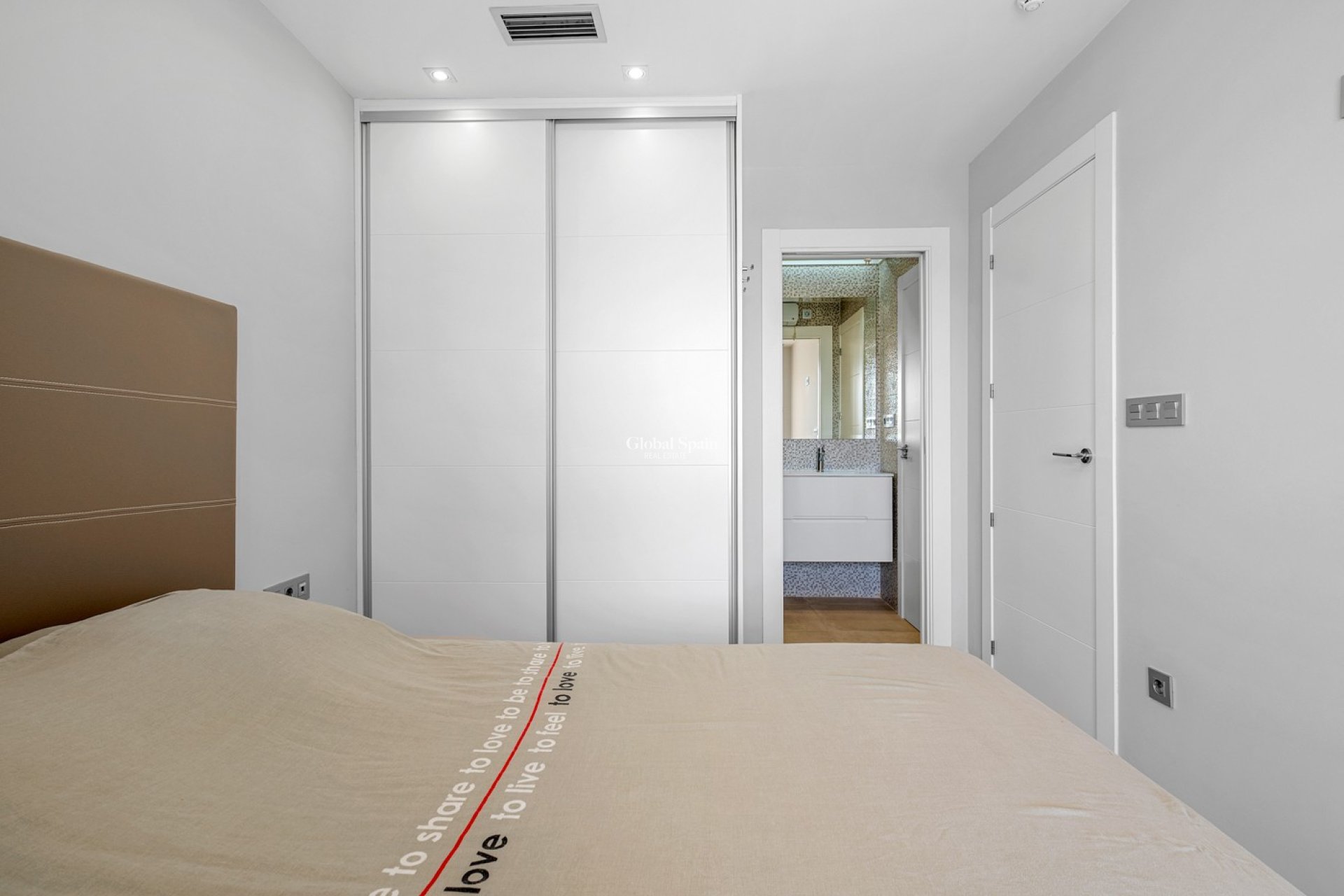 Resale - VILLA -
ORIHUELA - Inland