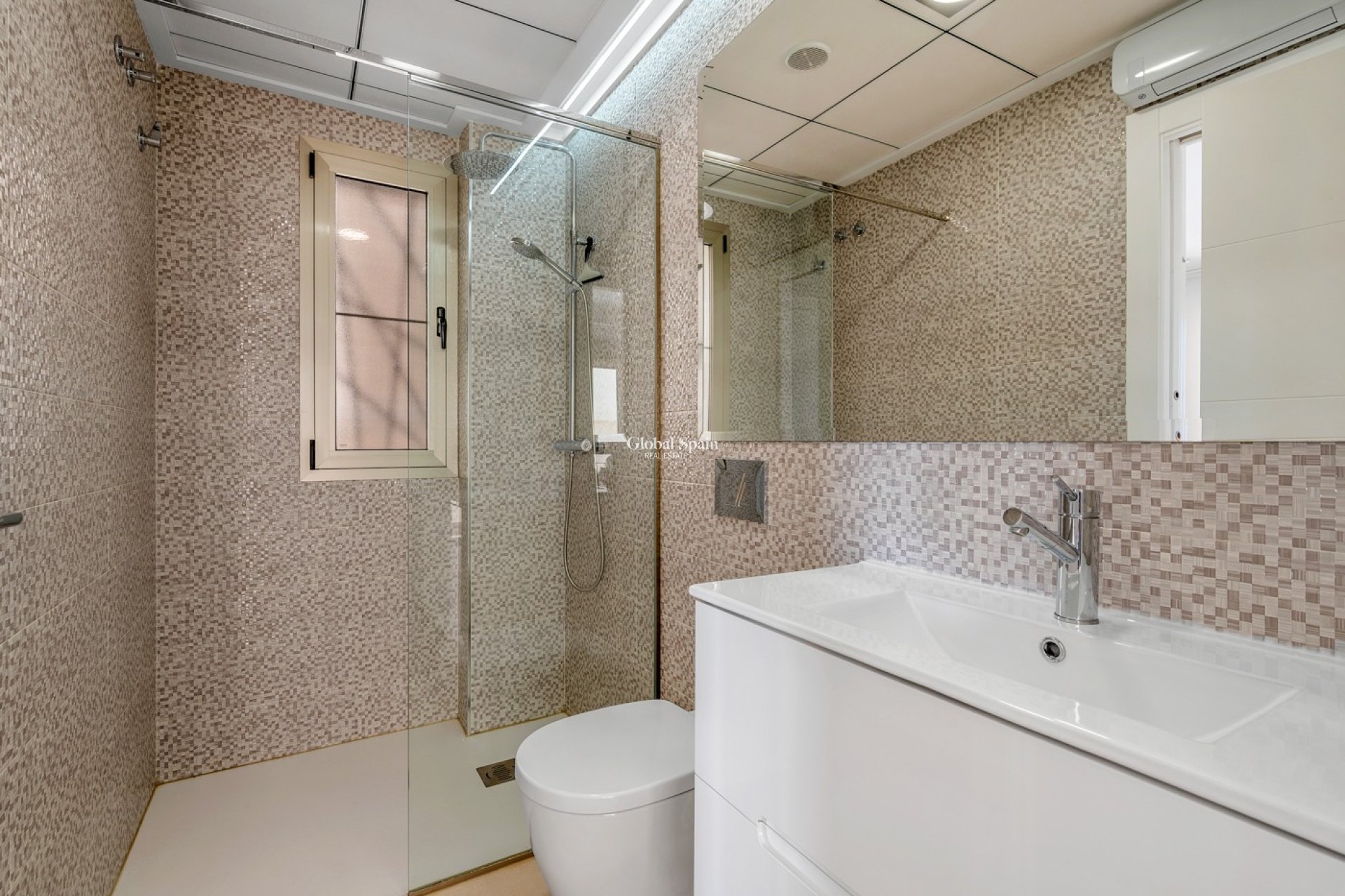 Resale - VILLA -
ORIHUELA - Inland