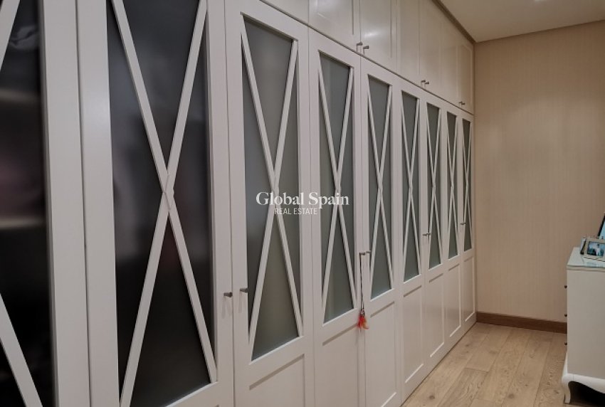 Resale - VILLA -
ORIHUELA - Inland