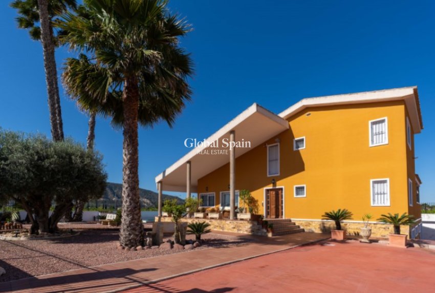 Resale - VILLA -
ORIHUELA - Inland